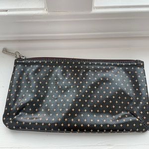 Fossil pouch